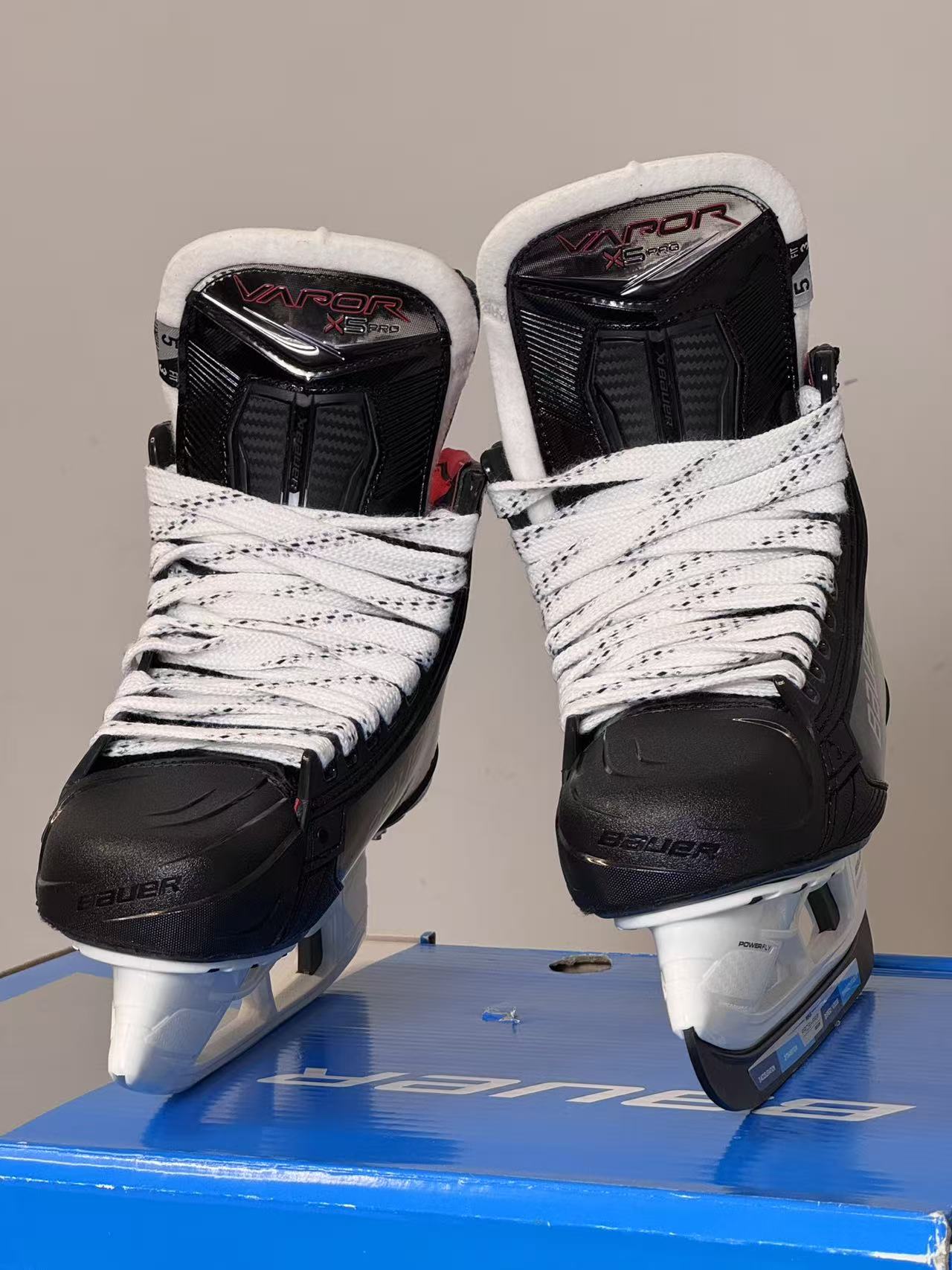 BAUER VAPOR X5 PRO SKATE WITH FLY-TI STEEL