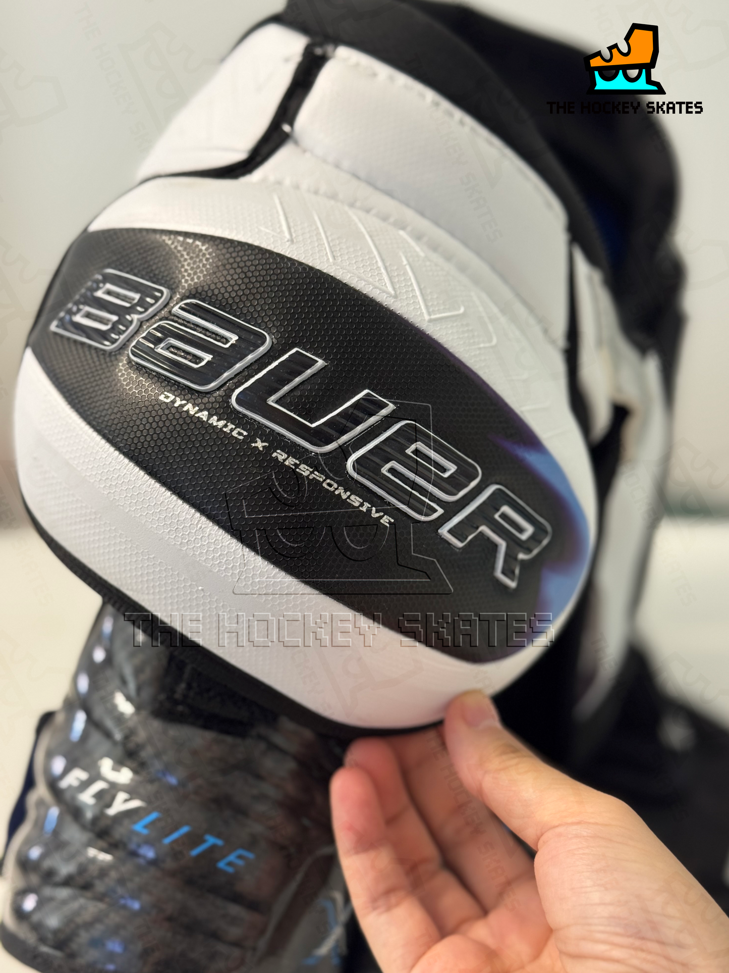 S25 Bauer Vapor Flylite Junior Shoulder Pad