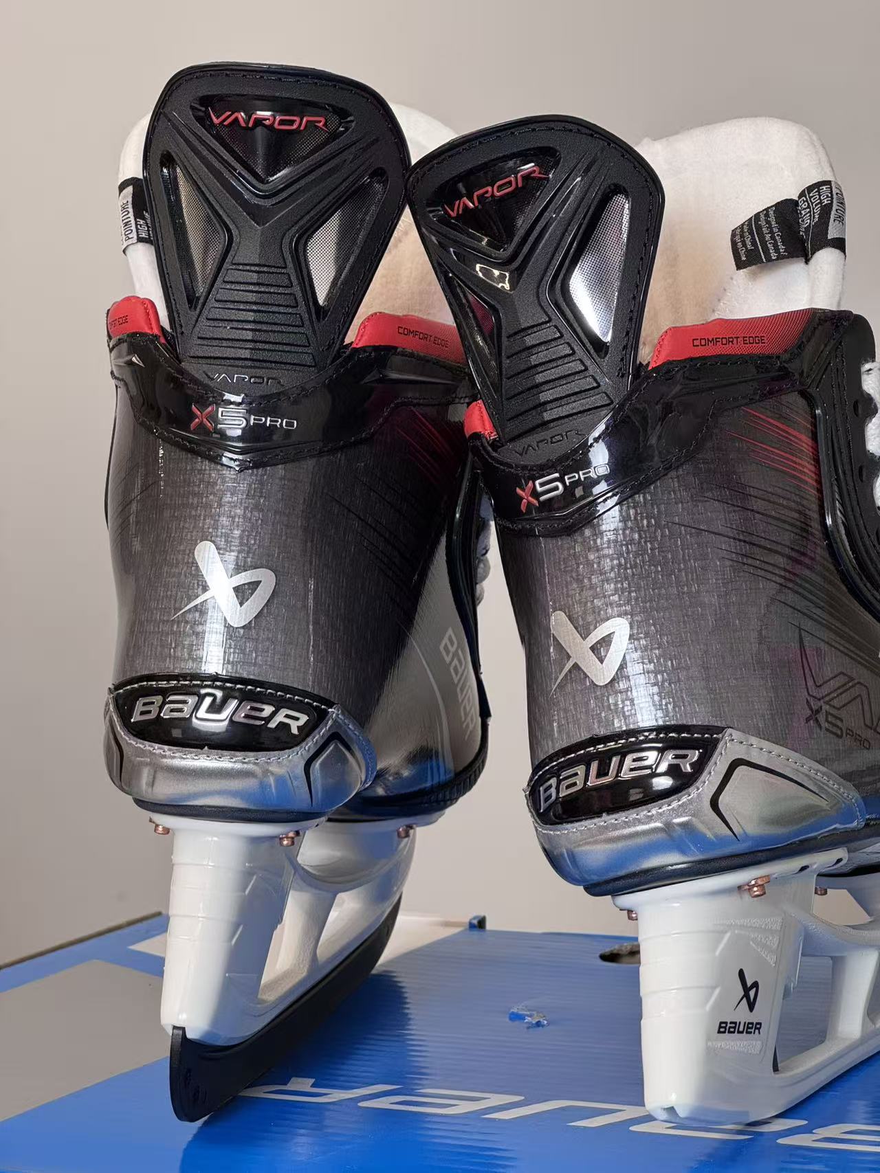BAUER VAPOR X5 PRO SKATE WITH FLY-TI STEEL